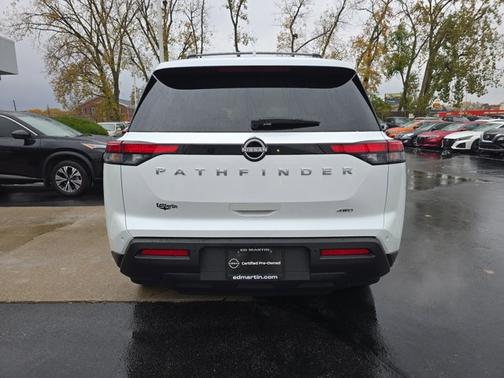 2025 Nissan Pathfinder SV