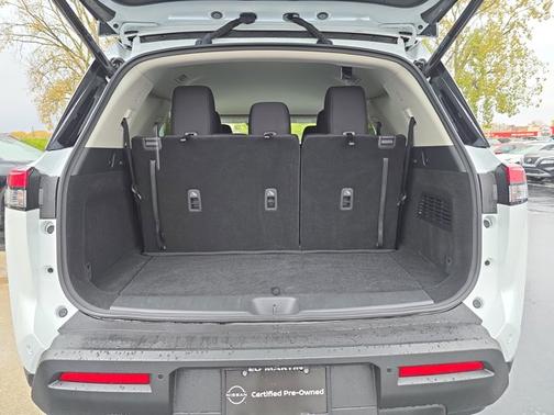 2025 Nissan Pathfinder SV