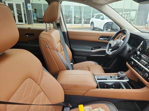 Gun Metallic 2025 Nissan Pathfinder Platinum