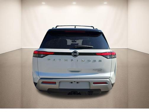 Everest White Pearl Tricoat/Super Black 2025 Nissan Pathfinder Platinum
