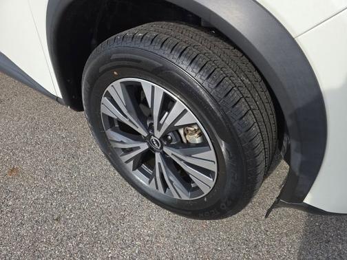 Pearl White Tricoat 2023 Nissan Rogue SV