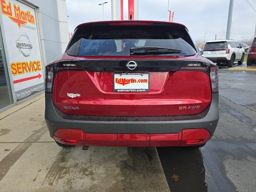 2026 Nissan Kicks SR