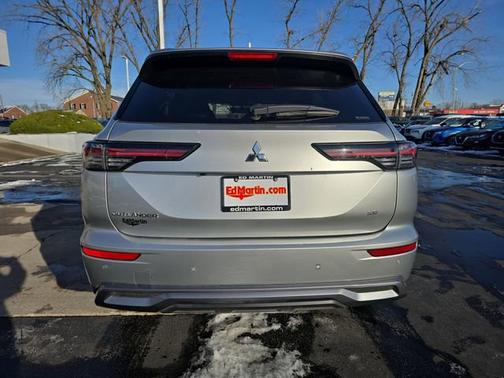 2025 Mitsubishi Outlander SE