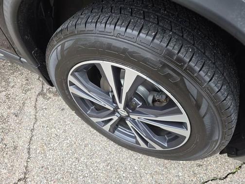 Magnetic Black 2018 Nissan Rogue SL