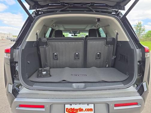 Super Black 2026 Nissan Pathfinder SL