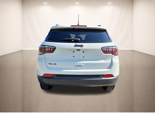 Bright White Clearcoat 2025 Jeep Compass Latitude