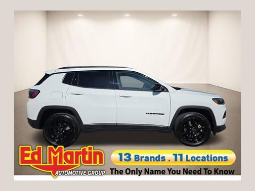 Bright White Clearcoat 2025 Jeep Compass Latitude