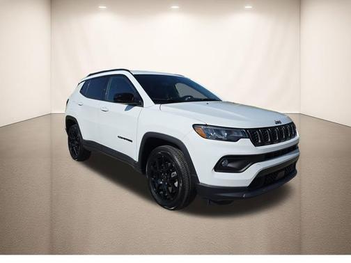 Bright White Clearcoat 2025 Jeep Compass Latitude