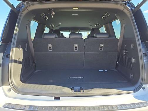 Aspen White Tricoat/Super Black 2026 Nissan Armada PRO-4X