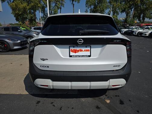 2025 Nissan Kicks SV