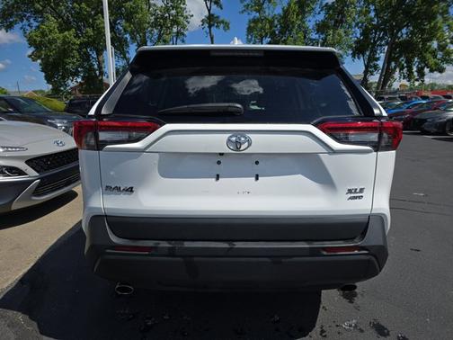 2022 Toyota RAV4 XLE
