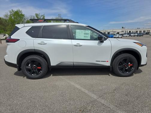 2025 Nissan Rogue Rock Creek