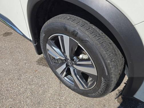 Pearl White Tricoat 2023 Nissan Rogue SL