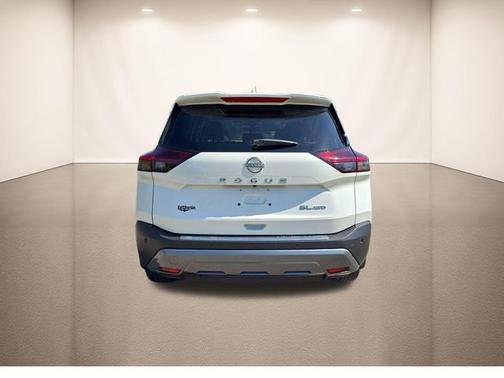 Pearl White Tricoat 2023 Nissan Rogue SL