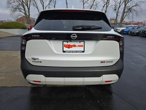 2025 Nissan Kicks SR