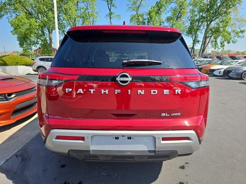 2022 Nissan Pathfinder SL