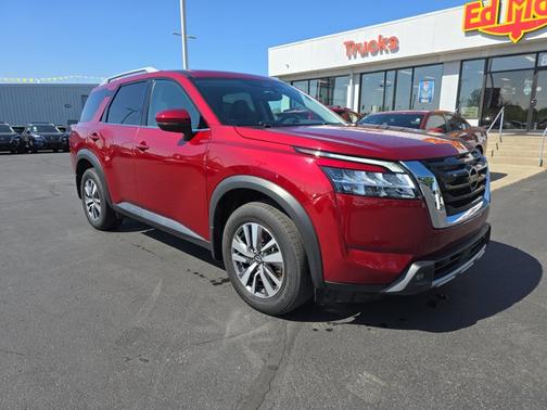 2022 Nissan Pathfinder SL