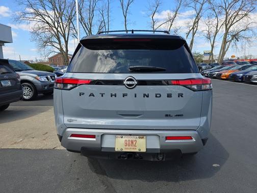 2024 Nissan Pathfinder SL