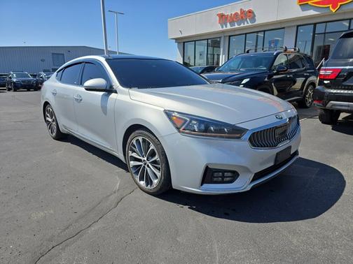 2017 Kia Cadenza Technology
