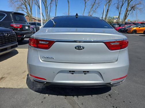 2017 Kia Cadenza Technology