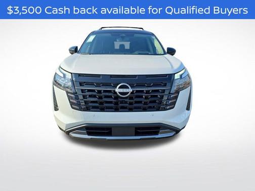 Everest White Pearl Tricoat/Super Black 2026 Nissan Pathfinder Platinum