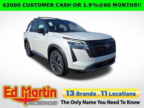 Everest White Pearl Tricoat/Super Black 2026 Nissan Pathfinder Platinum