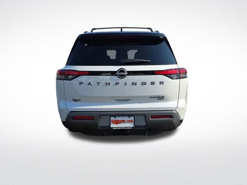 Everest White Pearl Tricoat/Super Black 2026 Nissan Pathfinder Platinum