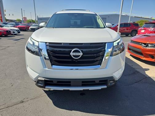 2025 Nissan Pathfinder Platinum