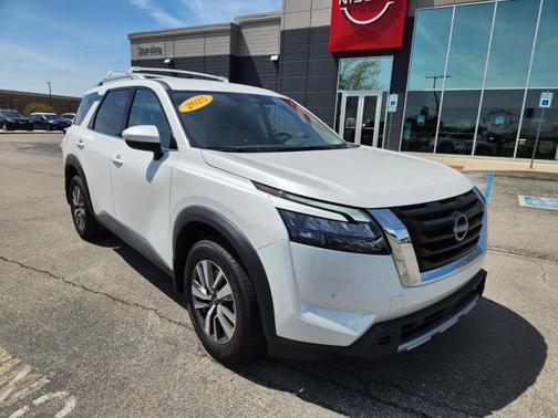 2025 Nissan Pathfinder SL