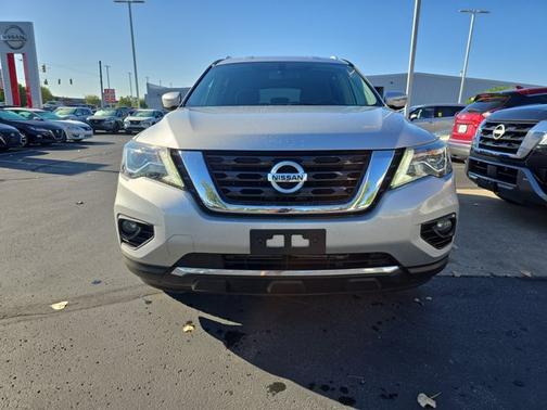 2017 Nissan Pathfinder SV