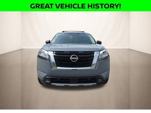 Solid Gray/Super Black 2022 Nissan Pathfinder SL