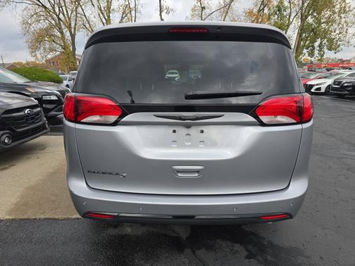 2020 Chrysler Pacifica Touring L