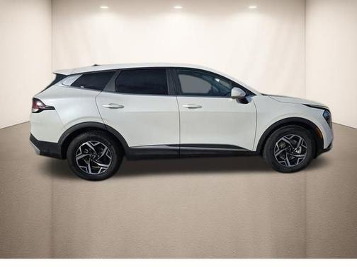 Snow White Pearl 2023 Kia Sportage LX