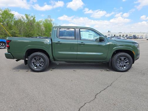 2025 Nissan Frontier SV