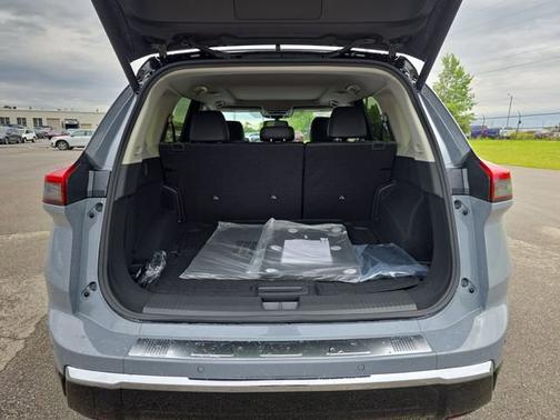 Boulder Gray Pearl/Super Black 2026 Nissan Rogue Platinum