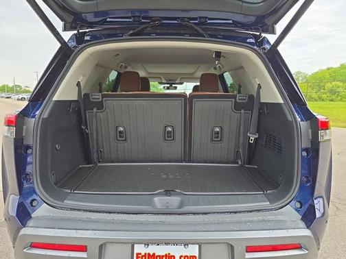 Deep Ocean Blue Pearl 2026 Nissan Pathfinder Platinum