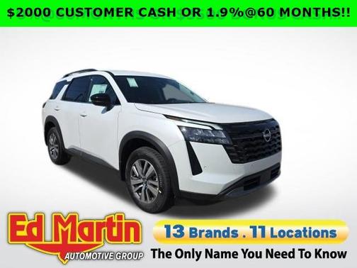 Everest White Pearl Tricoat 2026 Nissan Pathfinder SL