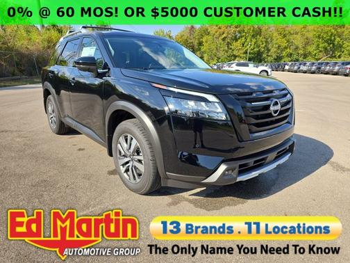 2025 Nissan Pathfinder SL
