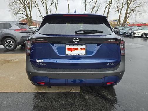 2025 Nissan Kicks SV