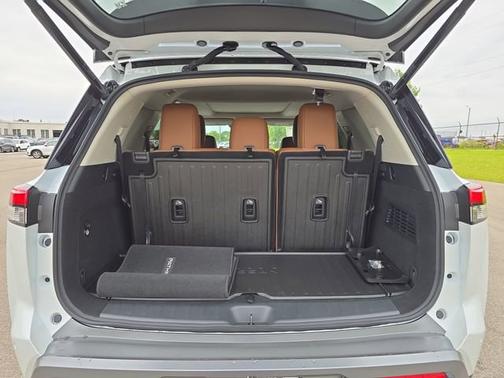 Everest White Pearl Tricoat 2026 Nissan Pathfinder Platinum