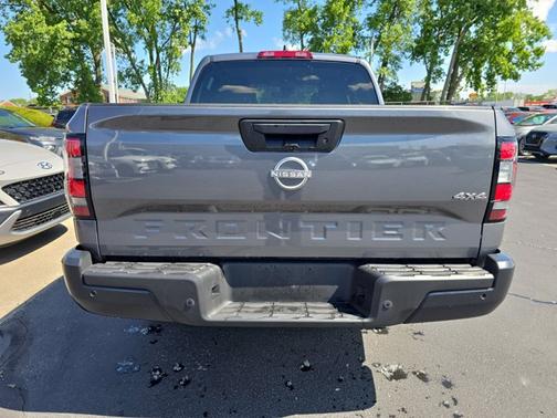 2022 Nissan Frontier S