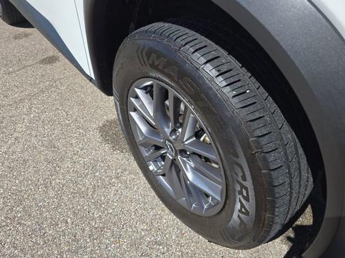 Everest White Pearl 2024 Nissan Rogue S