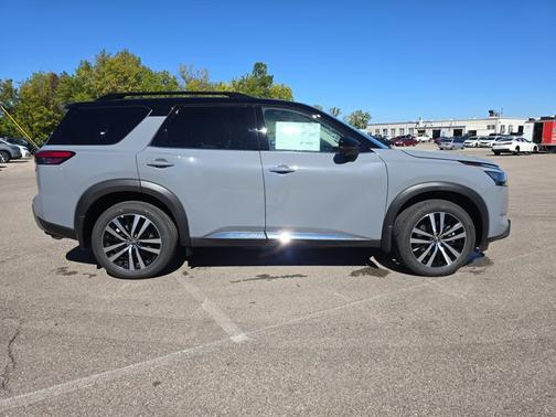 2025 Nissan Pathfinder Platinum