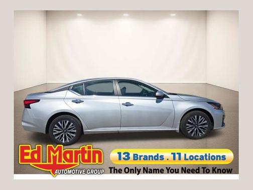 Brilliant Silver Metallic 2023 Nissan Altima 2.5 SV