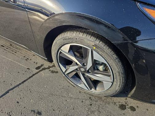 2022 Hyundai ELANTRA Limited