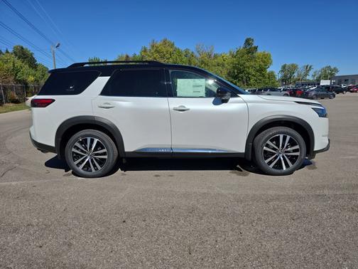 2025 Nissan Pathfinder Platinum