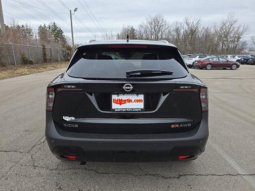 2025 Nissan Kicks SR