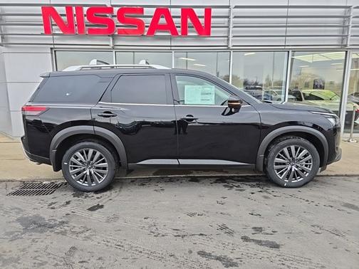 2025 Nissan Pathfinder SL
