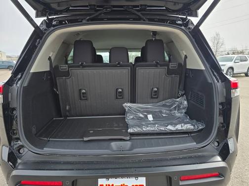 Super Black 2026 Nissan Pathfinder SV