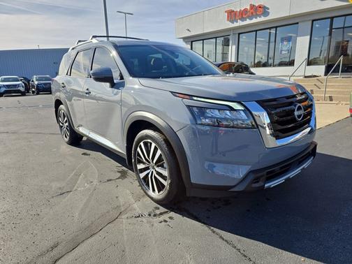 2025 Nissan Pathfinder Platinum